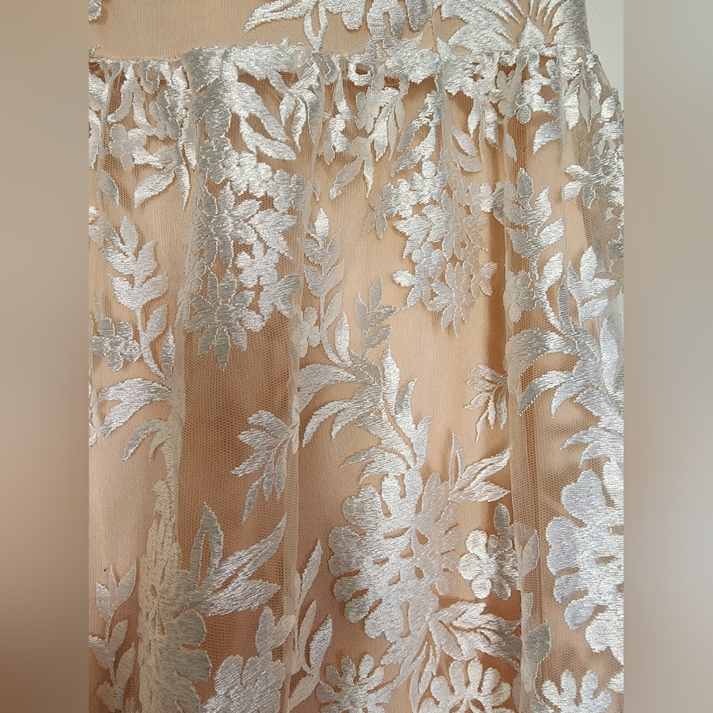 Lulus white and nude lace strapless gown size medium - Picture 3 of 9